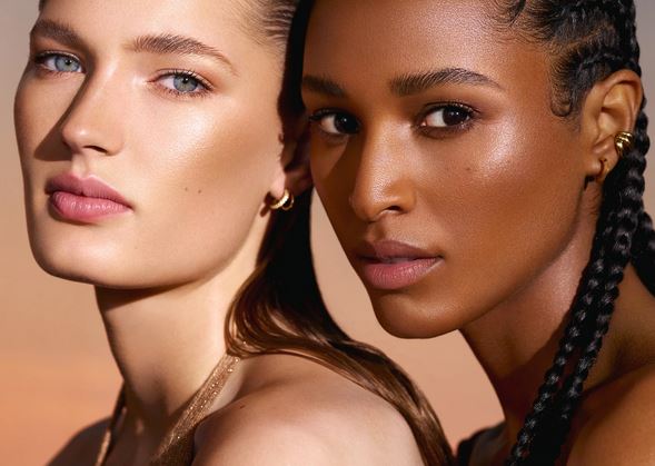  Choosing the Right Highlighter for Your Skin Tone