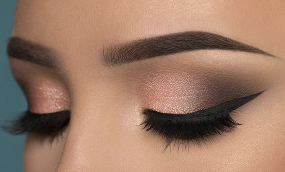  Mastering the Smokey Eye: Tutorials and Product Recommendations