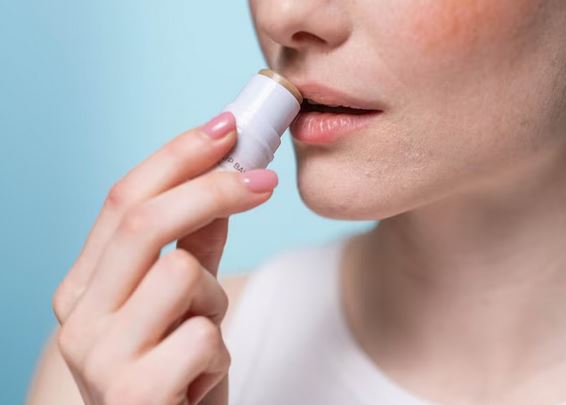  How to Choose the Right Lip Balm for Hydrated Lips