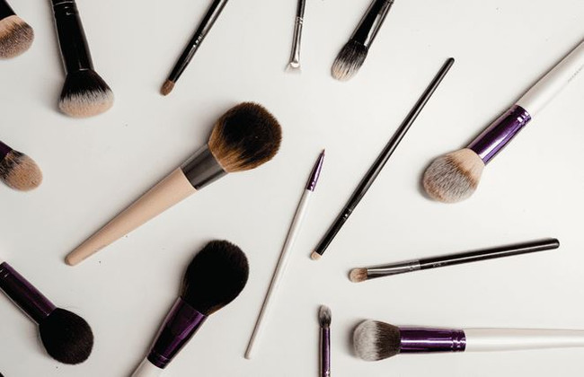  The Latest Makeup Tools and Gadgets: Enhancing Your Application