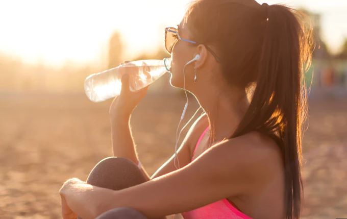 Tips for staying hydrated and the benefits of drinking enough water