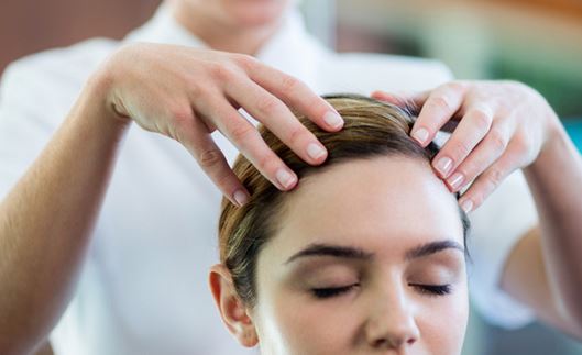  The Benefits of Regular Scalp Massages for Hair Growth