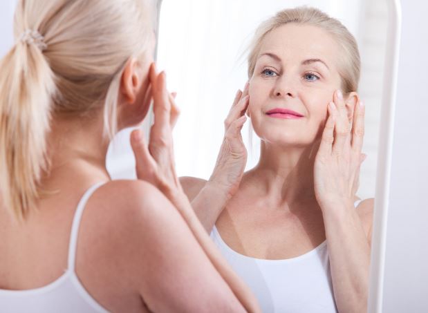  Makeup for Mature Skin: Tips for a Youthful Look