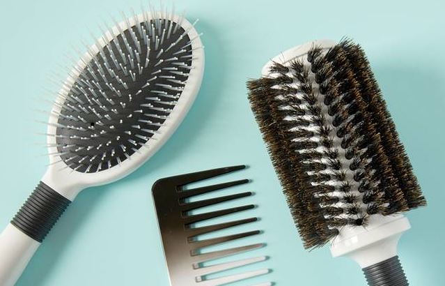  Choosing the Right Hair Brush for Your Hair Type