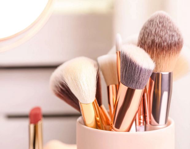  5 Essential Makeup Brushes Every Woman Should Own