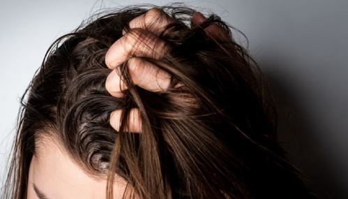  Tips for Managing Greasy Hair and Scalp