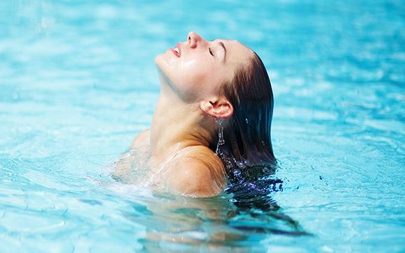  How to Protect Your Hair from Chlorine and Saltwater