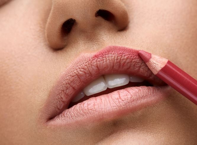 The Ultimate Guide to Lip Liner Application