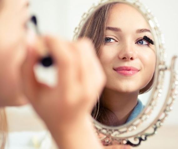 The Secrets to Long-Lasting Makeup