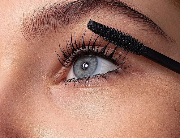  The Secrets to Perfectly Defined Lashes