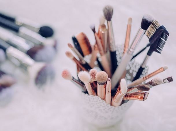  The Ultimate Guide to Choosing the Right Makeup Brushes