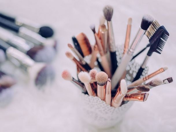 The Ultimate Guide to Choosing the Right Makeup Brushes