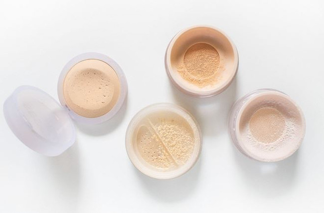  The Best Setting Powders for a Long-Lasting Makeup Look