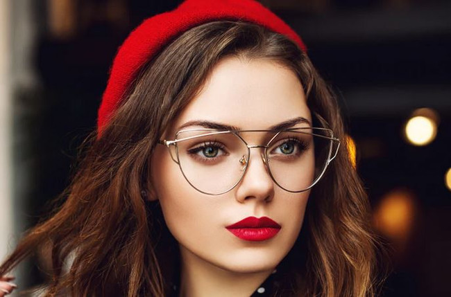 Makeup Tips for Glasses Wearers: Enhancing Your Eyes